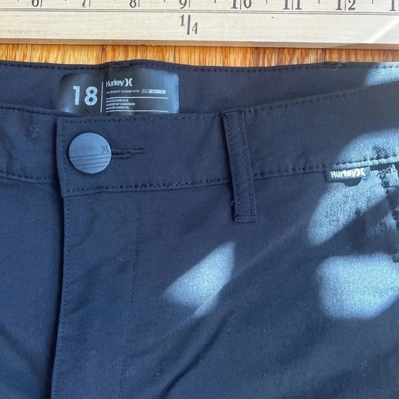 Hurley shorts made with Nike DryFit - Picture 2 of 4